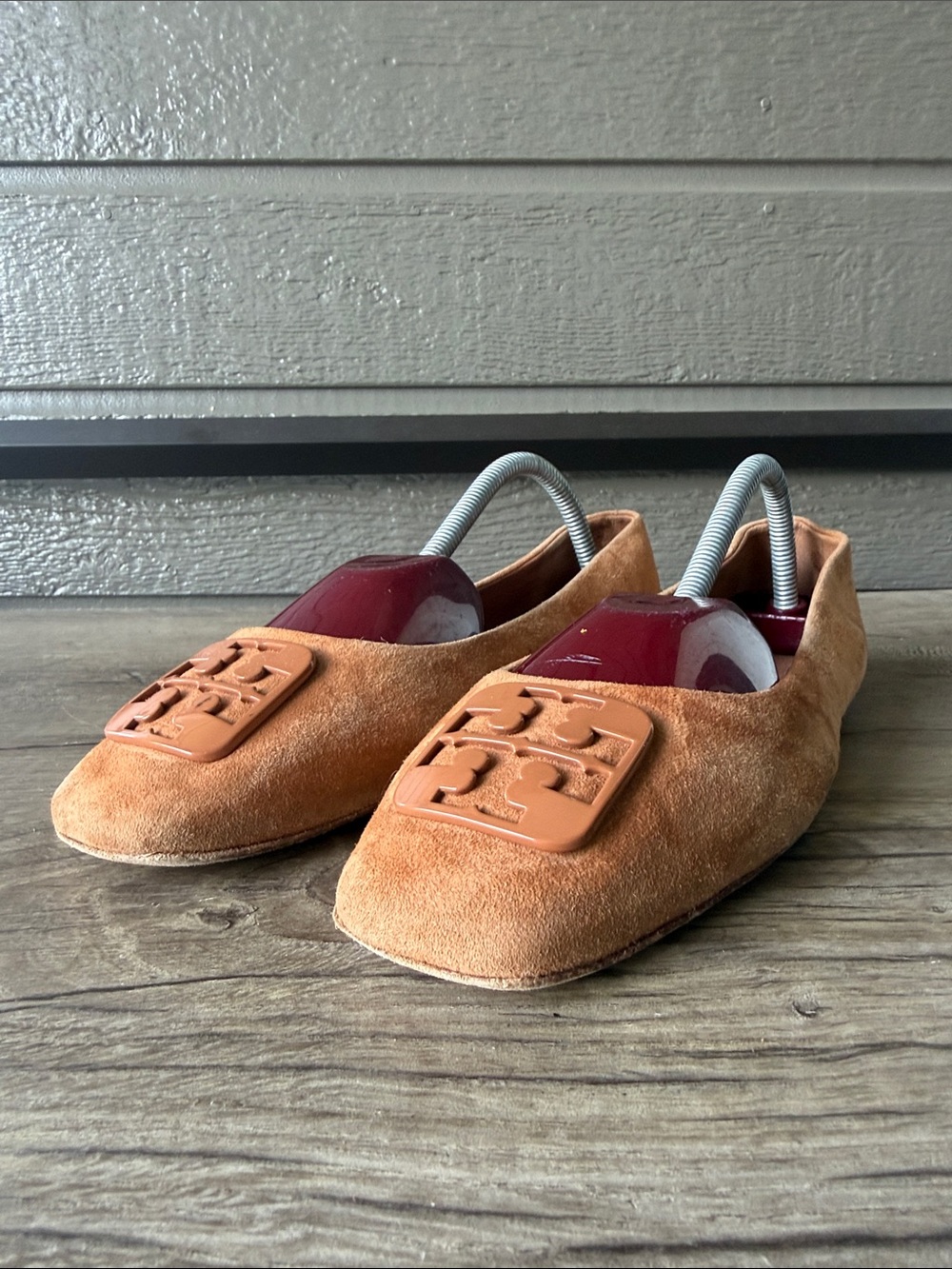 Tory Burch Women’s Tan Suede Logo Ballet Flats size 9